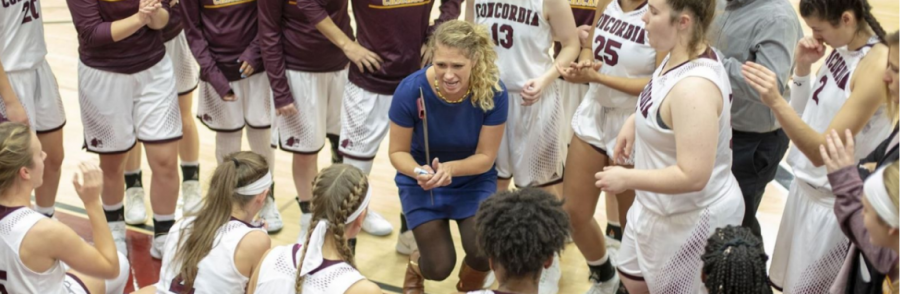 Coach Lauren Martin from the 2018-2019 season, giving her team a pep talk. (Photo Credit to cucougars.edu)