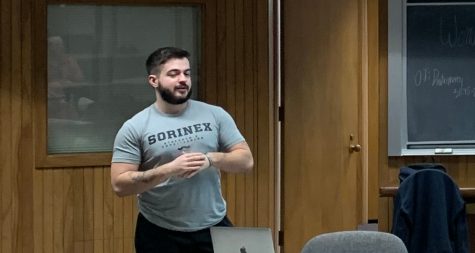 Professional strength and conditioning coach Bo Hernandez, 20, gives a presentation to participants at the weekly New Me 2023 meeting.