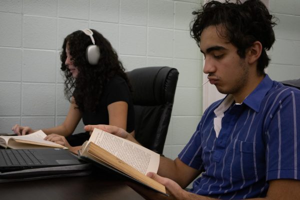 Junior Fatima Martinez and sophomore Joaquin Berry studying in Klinck Library on Nov. 13.