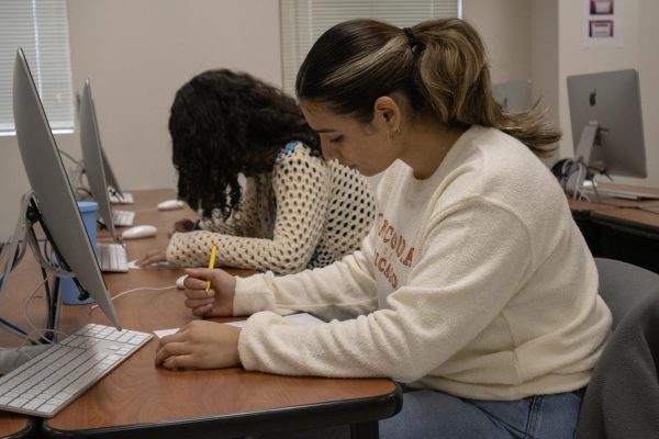 Juniors Natalia Gallardo and Fatima Martinez take a Journalism Law and Ethics quiz on Feb. 7.